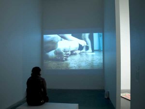 Keren Cytter, Der Spiegel, 2007, 4:30min, digital video, Courtesy of the artist and Ellen de Bruijne Projects, Amsterdam