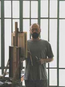 Israel Hershberg at work in his studio. Courtesy of the Jerusalem Studio School