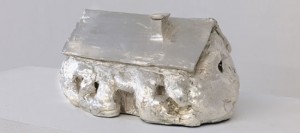 Erwin Wurm, Little Big Earth House, 2003/2005. Bronze, silver-plated, 20 x 34 x 25 cm. Courtesy of Galerie Thaddaeus Ropac, Paris; Xavier Hufkens, Brussels; and Lehmann Maupin Gallery, New York.