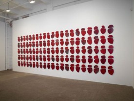 Catherine Lee, Alice, 2009-2010. Glazed raku ceramic with stainless steel wire, 105 units in 5 rows of 21 each, 93.25 x 270 x 1 inches overall, 16.5 x 10 x 1 inches each. Courtesy of Galerie Lelong