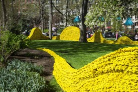 Installation view of Orly Genger’s Red, Yellow and Blue (2013) in Madison Square Park. Photo by James Ewing / Courtesy of Madison Square Park Conservancy.