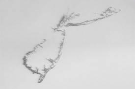 Maya Lin, Pin River—Sandy, 2013. Steel straight pins. 114 x 120 x 1 1/2 inches. Photograph by Gary Mamay, courtesy of Pace Gallery, New York.