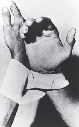 Lygia Clark, Clark’s proposition Diálogo de mãos ("Dialogue of hands," 1966), in use probably by Clark and Hélio Oiticica. The object is made of elastic. Courtesy Associação Cultural “O Mundo de Lygia Clark,” Rio de Janeiro.