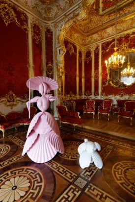 Katharina Fritsch, Frau mit Hund ("Woman with Dog"), 2004. Polyester, aluminum, metal, color; woman 176 x 100 cm; dog 49 x 44 x 68 cm. With the support of the Arts Foundation of North Rhine-Westphalia and the Institut für Auslandsbeziehungen e.V. Collection Stefan Edlis and Gael Neeson. Installation view, "MANIFESTA 10," Winter Palace, State Hermitage Museum.