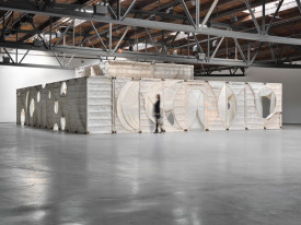 Thomas Houseago, Moun Room, 2013–2014. Tuf-Cal, hemp, iron rebar, 36 x 45-1/2 x 12 feet. Courtesy of Hauser & Wirth