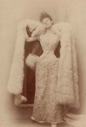 Otto (Otto Wegener), Portrait of Élisabeth Greffulhe wearing an evening gown and coat lined with Mongolian lamb, circa 1886-1887 Albumen print © Otto/Galliera/Roger-Viollet