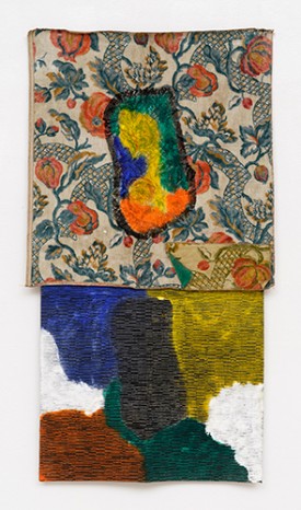 Claude Viallat, 2016/025, 2016. Acrylic on fabric, 46.5 x 25.6 inches. Courtesy of Ceysson & Bénétière