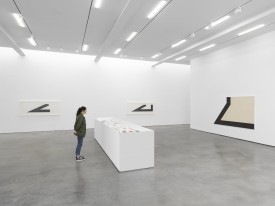 Installation shot of the exhibition under review. Center of right wall shows Tedd Stamm, 78-W-4 (Wooster), 1978. Oil on canvas, 60 x 96 inches.Ted Stamm © 2018 Courtesy Lisson Gallery