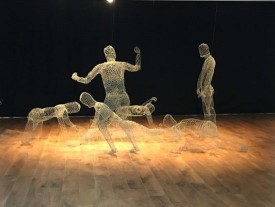 Carolee Thea, Sabine Woman, 1991. Chicken wire, electrical wire, sockets, bulbs, sound, dimensions variable ©1991/2018 Carolee Thea. Photo Monika Fabijanska