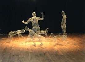 Carolee Thea, Sabine Woman, 1991, chicken wire, electrical wire, sockets, bulbs, sound, dimensions variable ©1991/2018 Carolee Thea. Courtesy of the artist. Installation view, The Un-Heroic Act, Shiva Gallery, John Jay College, Photo Monika Fabijanska